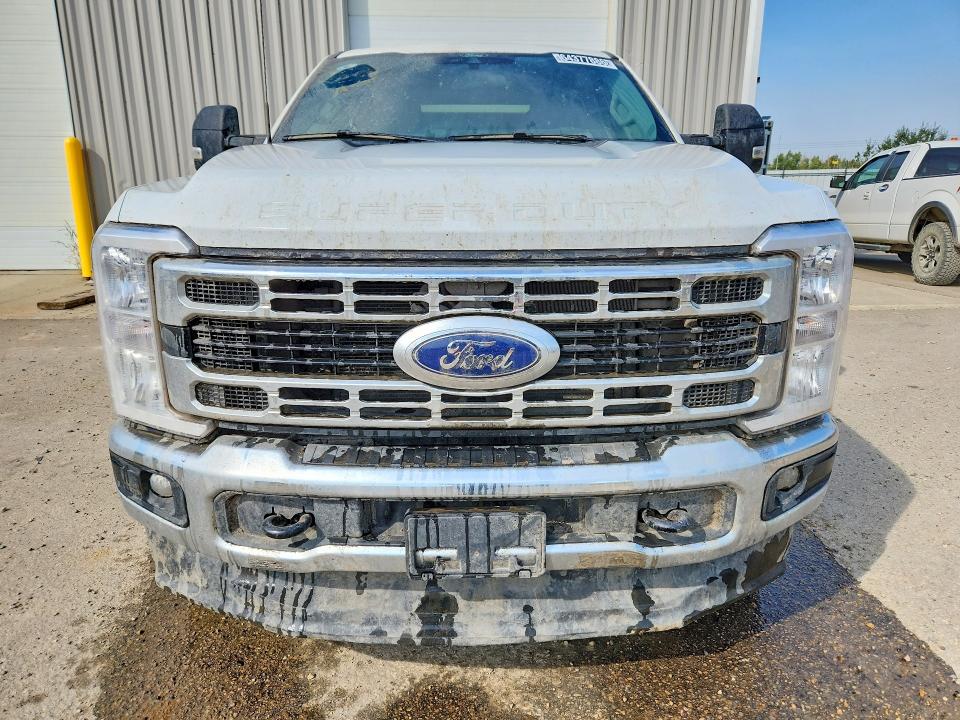 2026 Ford F-350 super duty VIN 1FT8W3BA4TED62655 COPART salvage auction — WATER/FLOOD, AB - BOS - ACTIVE, sold $15,900 on 2026-09-02 (photo 5)