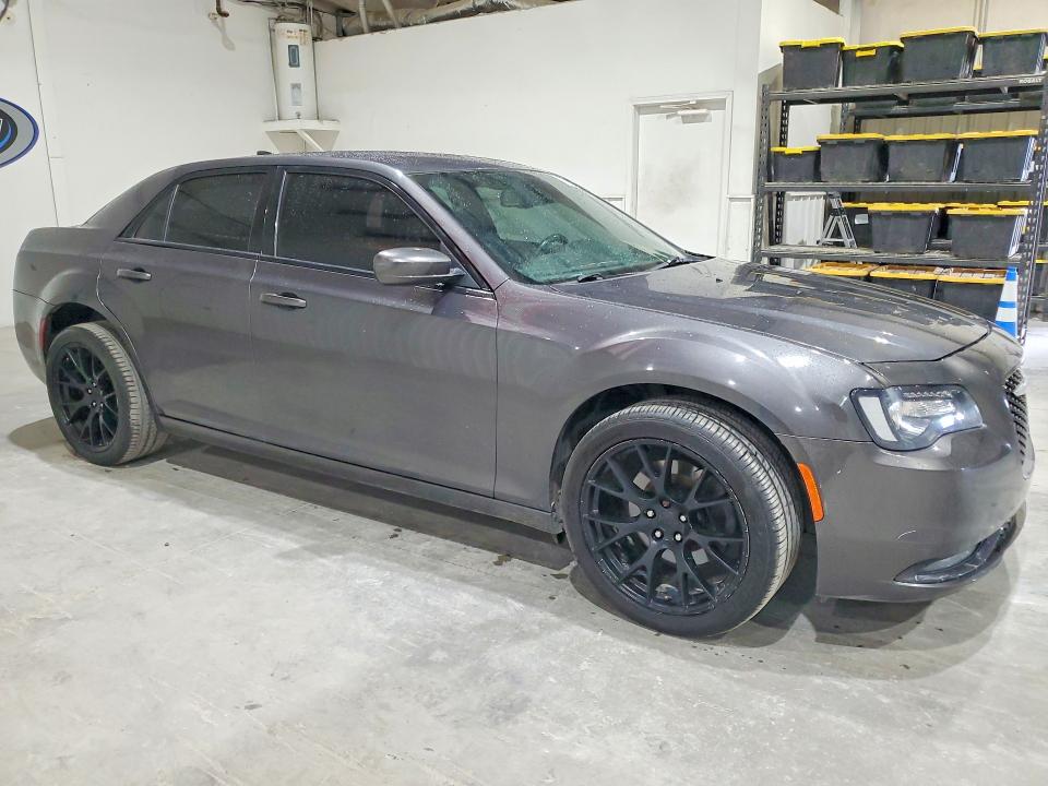 2019 Chrysler 300 VIN 2C3CCAGG7KH698462 COPART salvage auction — MINOR DENT/SCRATCHES, OK - CERTIFICATE OF TITLE (P), sold $9,000 on 2026-08-13 (photo 4)