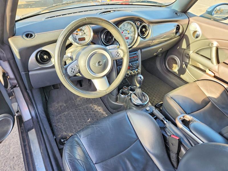 2005 Mini Cooper VIN WMWRF33535TG13105 COPART salvage auction — MINOR DENT/SCRATCHES, CA - DIS/DLR/EXP ONLY CLEAN TITLE, sold $300 on 2026-08-11 (photo 8)