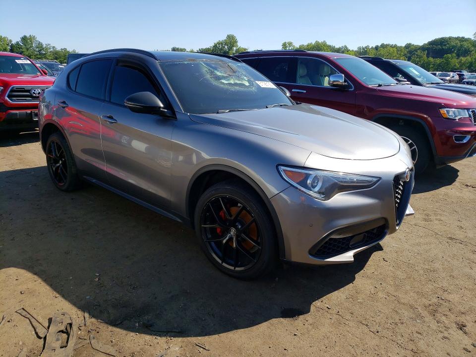 2019 Alfa romeo Stelvio VIN ZASPAKBN1K7C42846 COPART salvage auction — BURN, CT - CERT OF TITLE-SALVAGE, sold $3,550 on 2026-08-28 (photo 4)