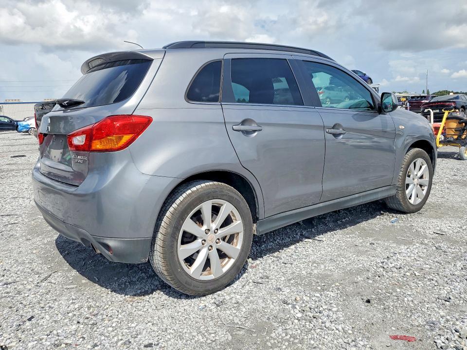 2015 Mitsubishi Outlander VIN 4A4AP4AU6FE002378 COPART salvage auction — MINOR DENT/SCRATCHES, Fl - Certificate Of Title, sold $2,550 on 2026-09-01 (photo 3)