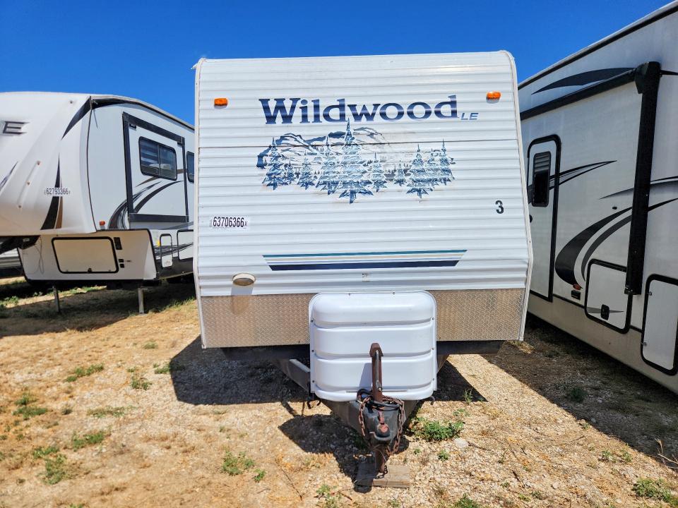 2006 Forest river Wildwood VIN 4X4TWDF276A236850 COPART salvage auction — HAIL, TX - SALVAGE TITLE-FLOOD DAMAGE, sold $1,500 on 2026-09-24 (photo 5)