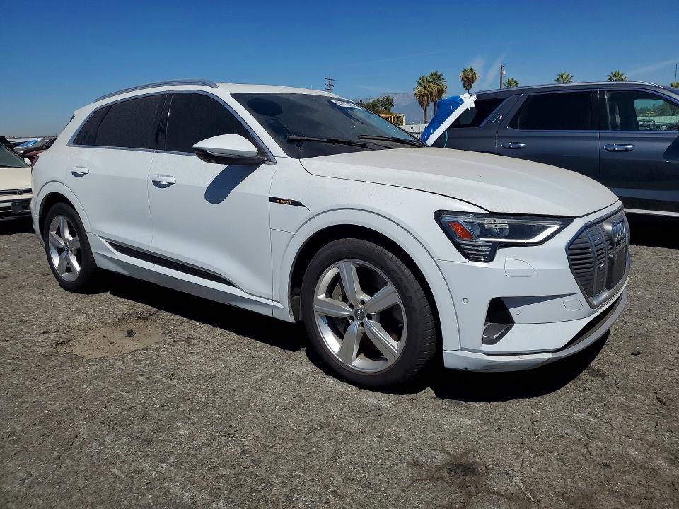 2019 Audi E-tron VIN WA1VABGE5KB014672 COPART salvage auction — MINOR DENT/SCRATCHES, Ca - Dis/Dlr/Exp Only Clean Title (P), sold $10,400 on 2026-08-24 (photo 4)