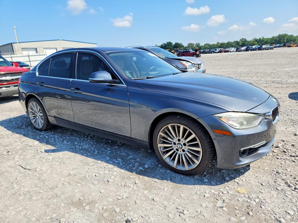 2013 BMW 1er VIN WBA3F9C53DF145217 COPART salvage auction — MINOR DENT/SCRATCHES, Il - Certificate Of Title, sold $1,400 on 2026-08-13 (photo 4)