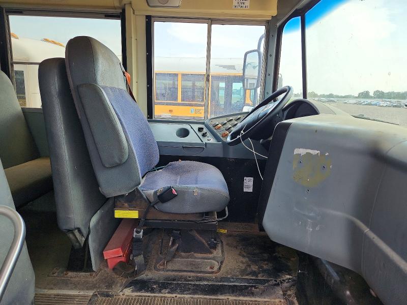 2013 Ic VIN 4DRBUAAP3DB258338 COPART salvage auction — MINOR DENT/SCRATCHES, MO - CERTIFICATE OF TITLE, sold $1,950 on 2026-09-09 (photo 5)