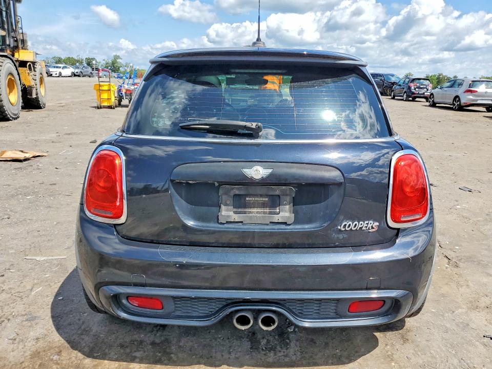 2014 Mini Cooper VIN WMWXM7C51ET986855 COPART salvage auction — MINOR DENT/SCRATCHES, VA - CERTIFICATE OF TITLE, sold $875 on 2026-08-19 (photo 6)