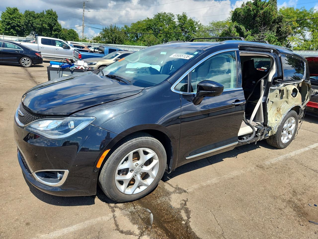 2020 Chrysler Pacifica VIN 2C4RC1EG4LR165389 — COPART salvage auction photo