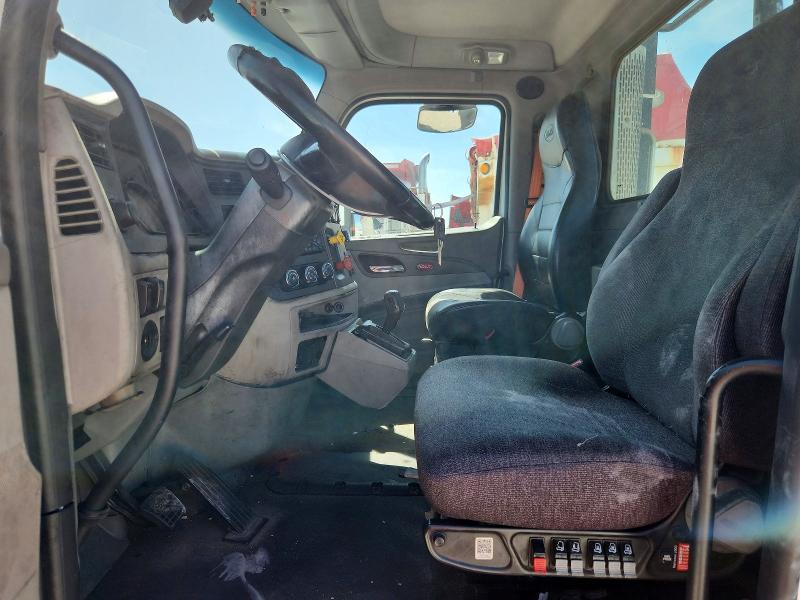2018 Peterbilt 579 VIN 1XPBA48X1JD477432 COPART salvage auction — NORMAL WEAR, IN - CERTIFICATE OF TITLE, sold $12,000 on 2026-09-02 (photo 6)