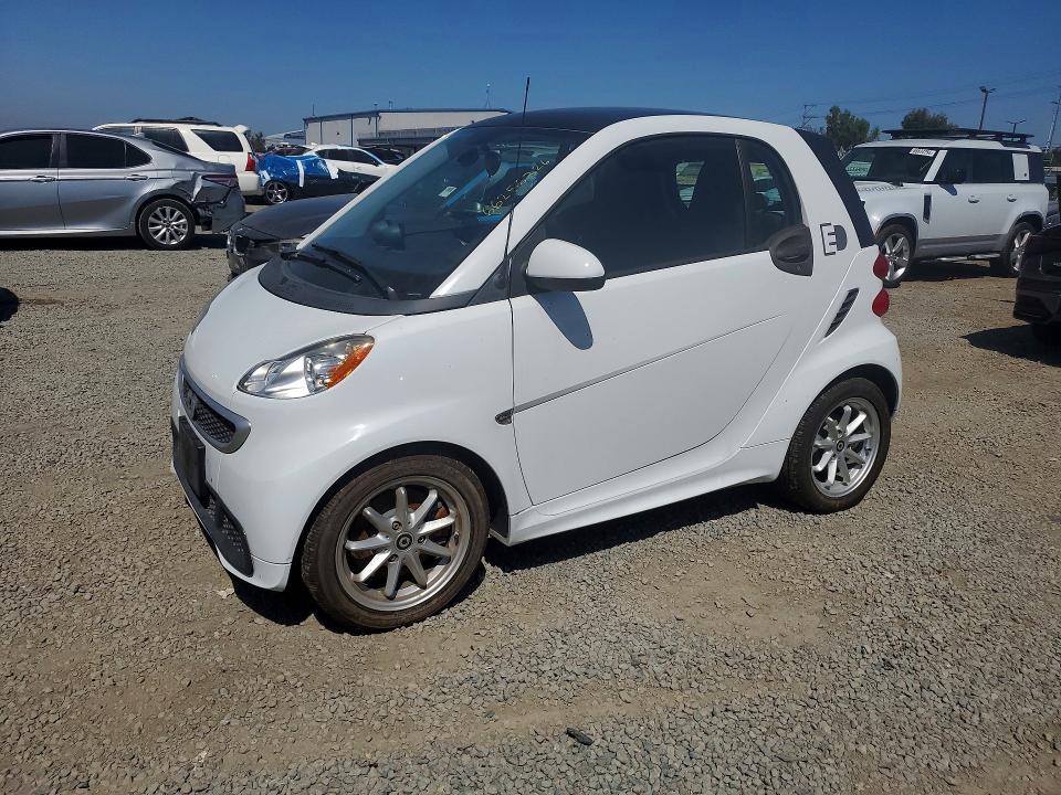 2016 Smart Fortwo VIN WMEEJ9AA8GK843247 COPART salvage auction — FRONT END, CA - DIS/DLR/EXP ONLY CLEAN TITLE (P), sold $250 on 2026-09-23 (photo 1)