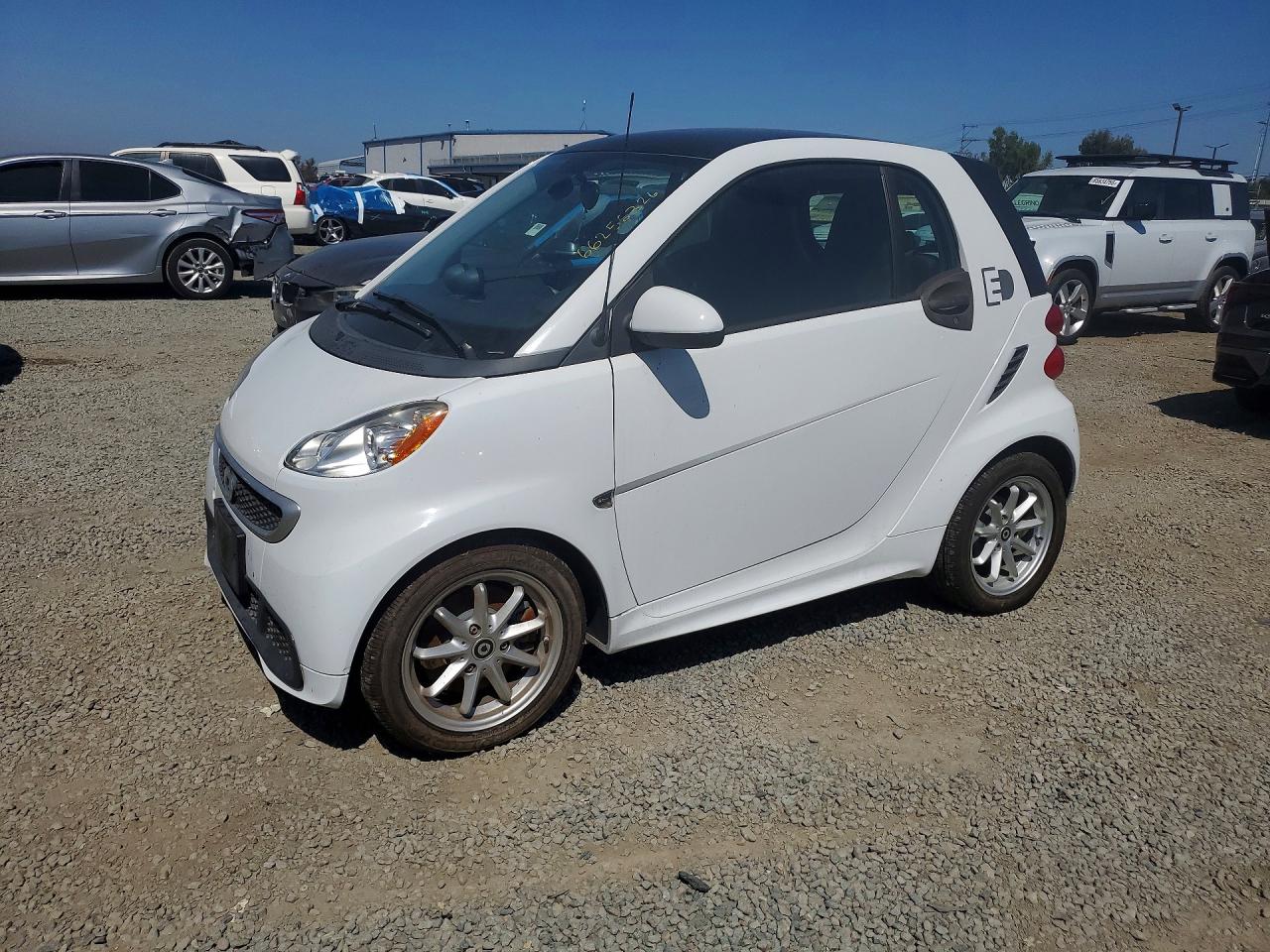 2016 Smart Fortwo VIN WMEEJ9AA8GK843247 COPART salvage auction — Front End, CA - DIS/DLR/EXP ONLY CLEAN TITLE (P), sold $250 on 2026-09-18 (photo 1)