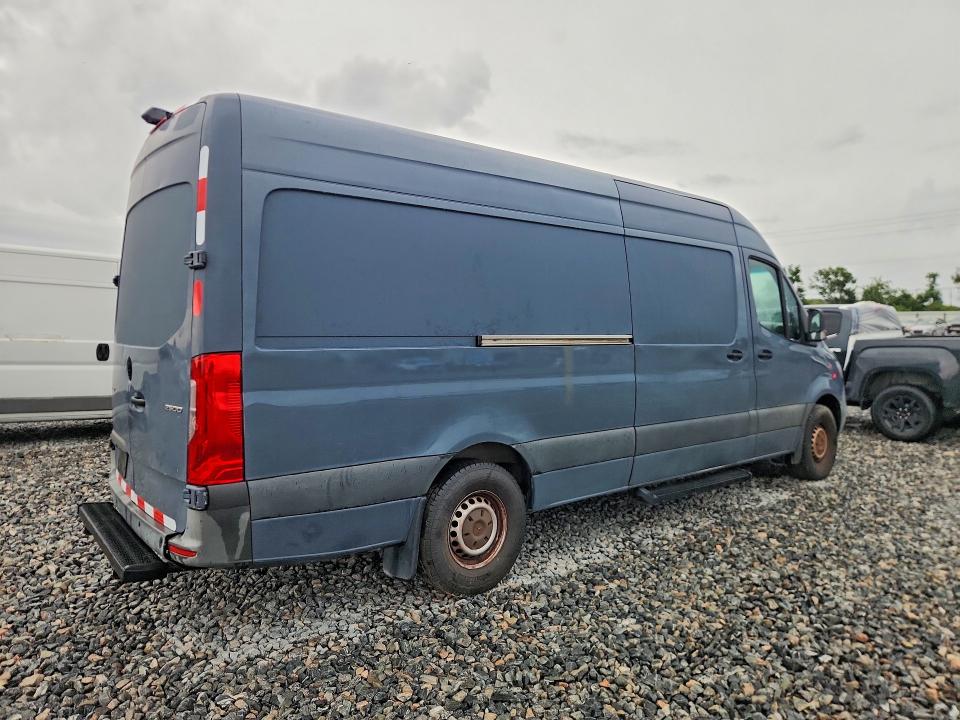 2019 Mercedes-benz Sprinter VIN WD4PF1CD0KP133049 COPART salvage auction — SIDE, Salvage Title, sold $9,100 on 2026-08-24 (photo 3)