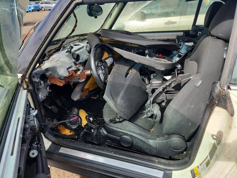 2010 Mini Cooper VIN WMWMR3C54ATZ19772 COPART salvage auction — Burn Interior, Ct - Certificate Of Title, sold $450 on 2026-08-11 (photo 7)