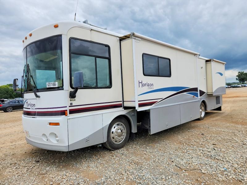 2000 Freightliner VIN 4UZ6XJCA1YCH14311 COPART salvage auction — VANDALISM, AL - CERT OF TITLE-FLOOD SALVAGE, sold $1,050 on 2026-09-02 (photo 2)