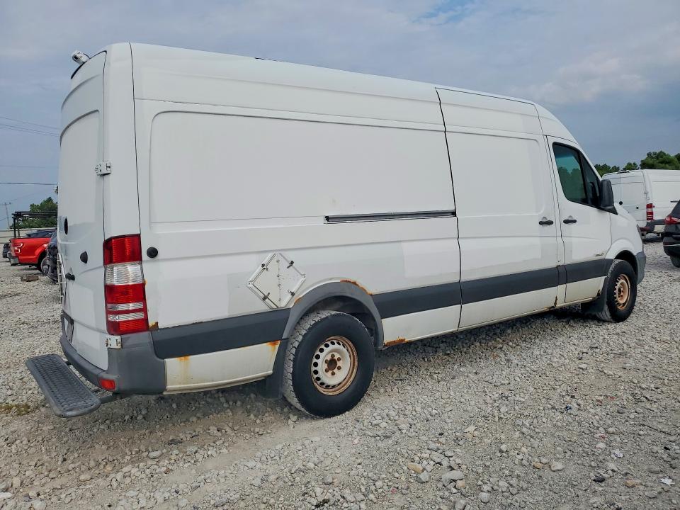 2014 Mercedes-Benz Sprinter VIN WD3PE8DE1E5820984 COPART salvage auction — FRONT END, IN - CERTIFICATE OF TITLE, sold $3,450 on 2026-09-18 (photo 3)