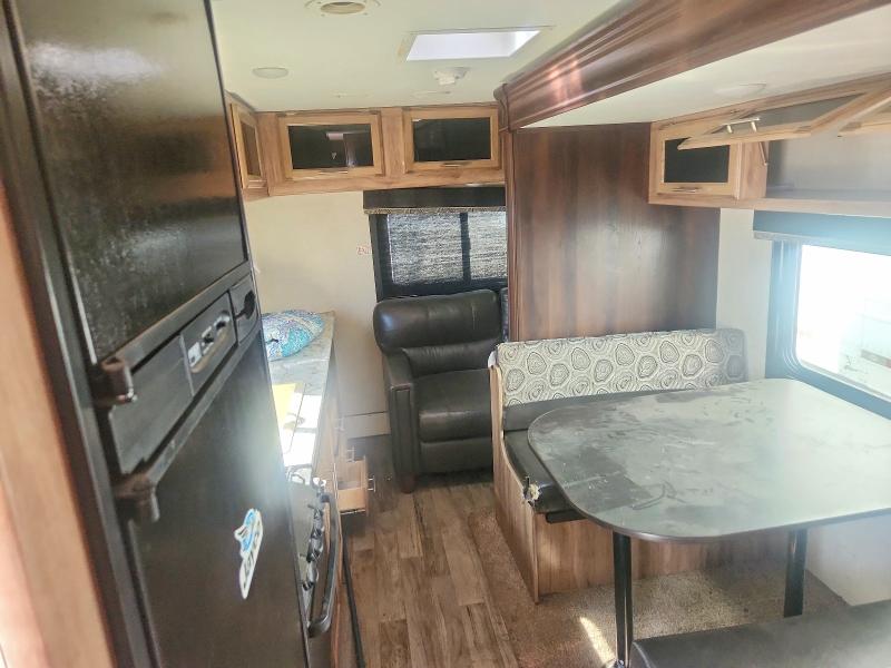 2018 Jaycee Jay feathe VIN 1UJBJ0BM6J1JL0382 COPART salvage auction — UNDERCARRIAGE, TX - SALVAGE VEHICLE TITLE, sold $750 on 2026-09-03 (photo 6)