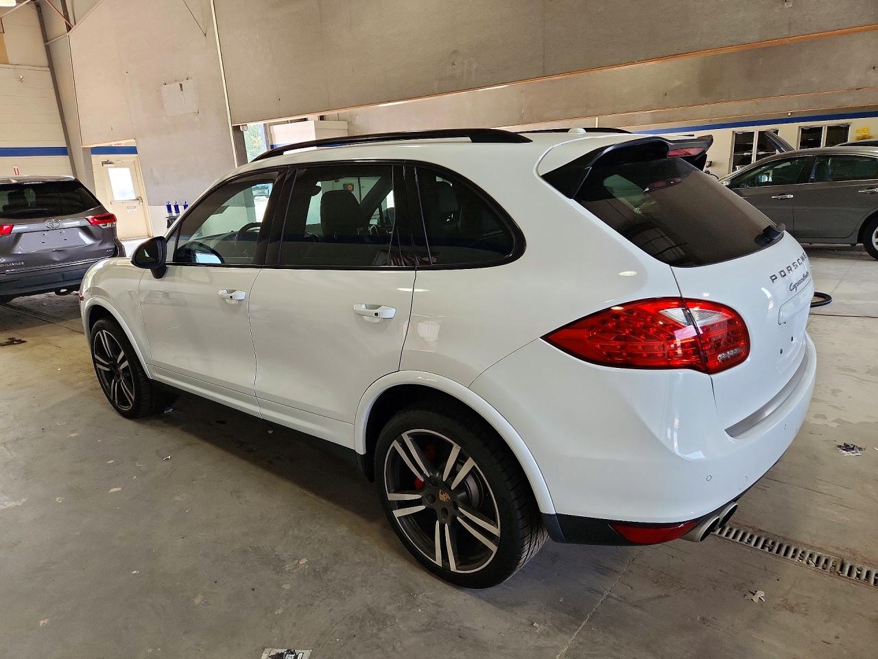 2014 Porsche Cayenne VIN WP1AC2A20ELA80928 COPART salvage auction — Minor Dent/Scratches, Ct - Clean Title, sold $8,500 on 2026-09-18 (photo 2)