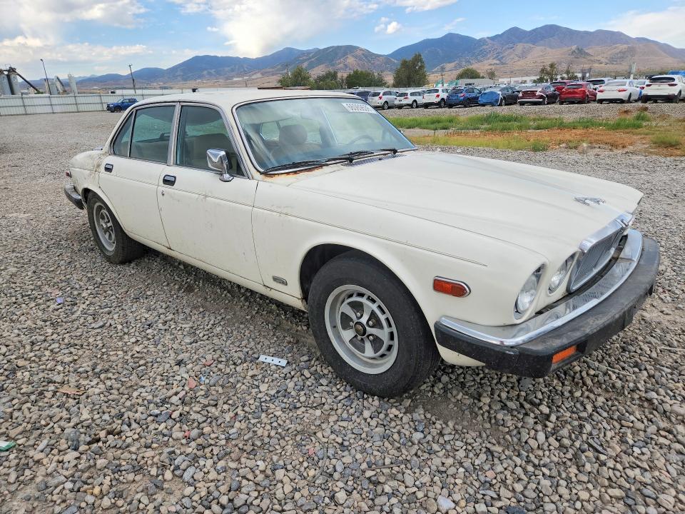 1986 Jaguar Xj series VIN SAJAV1343GC436880 COPART salvage auction — MINOR DENT/SCRATCHES, UT - CERTIFICATE OF TITLE, sold $200 on 2026-09-04 (photo 4)