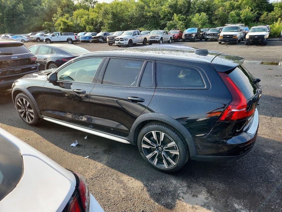 2020 Volvo V60 cross country VIN YV4102WK9L1034264 COPART salvage auction — WATER/FLOOD, Ny - Flood Salvage, sold $4,600 on 2026-08-18 (photo 2)