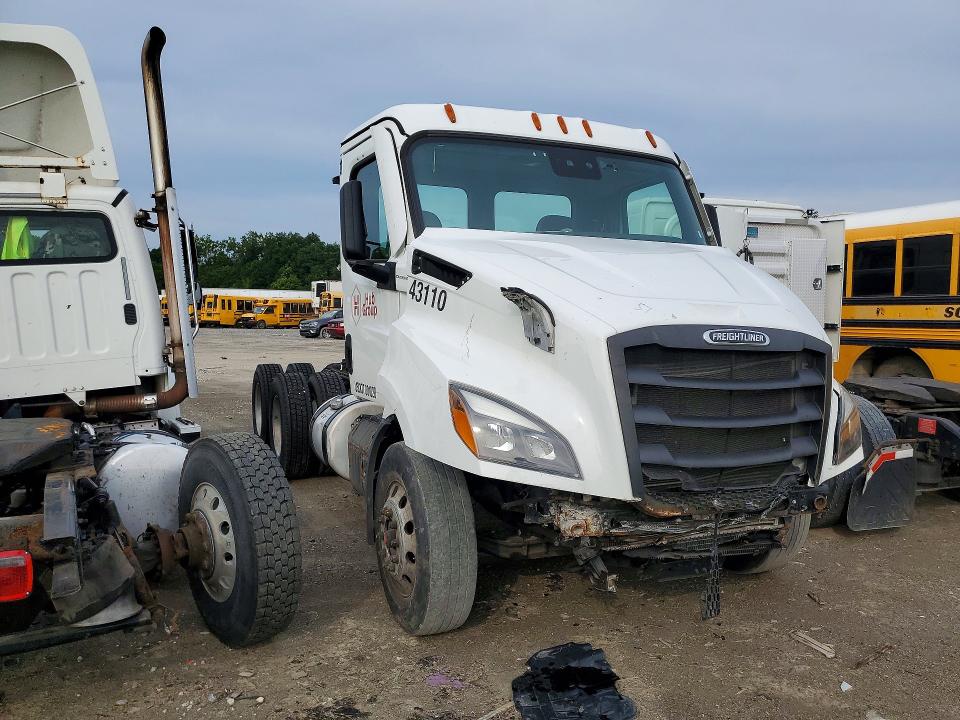 2023 Freightliner Cascadia VIN 3AKJHTDV9PSUP4555 COPART salvage auction — FRONT END, IN - CERTIFICATE OF TITLE, sold $8,200 on 2026-10-06 (photo 4)