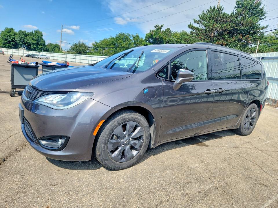 2020 Chrysler Pacifica VIN 2C4RC1N74LR257926 COPART salvage auction — MINOR DENT/SCRATCHES, Oh - Certificate Of Title (P), sold $8,300 on 2026-09-08 (photo 1)