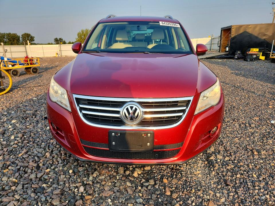 2011 Volkswagen Tiguan VIN WVGBV7AX2BW001063 COPART salvage auction — MINOR DENT/SCRATCHES, MO - CERTIFICATE OF TITLE, sold $700 on 2026-08-12 (photo 5)