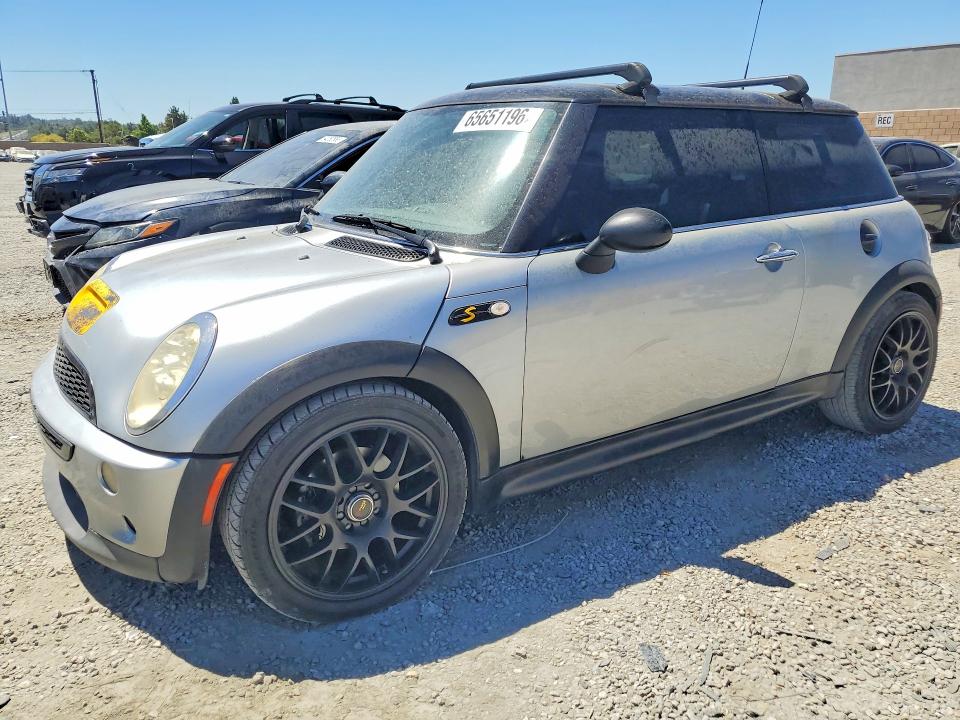 2005 Mini Cooper VIN WMWRE33565TG97570 COPART salvage auction — MECHANICAL, CA - DIS/DLR/EXP ONLY CLEAN TITLE, sold $525 on 2026-08-26 (photo 1)