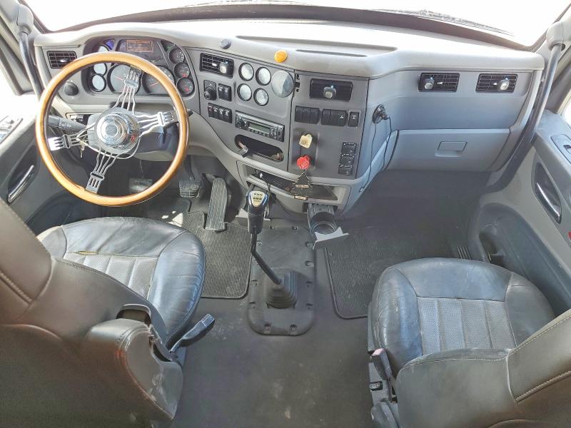 2014 Peterbilt 579 VIN 1XPBDP9X4ED234940 COPART salvage auction — MINOR DENT/SCRATCHES, FL - CERTIFICATE OF TITLE, sold $13,600 on 2026-09-01 (photo 8)