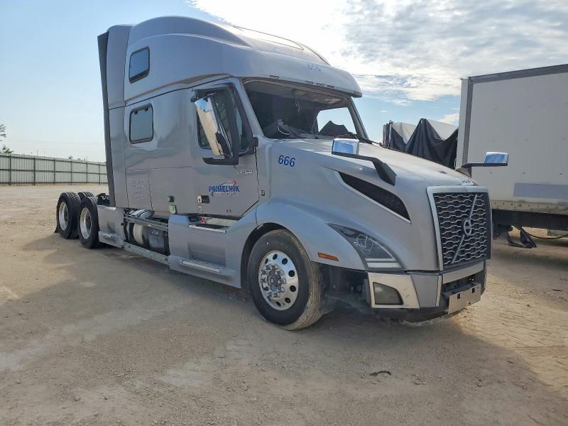 2022 Volvo VIN 4V4NC9EH8NN288574 COPART salvage auction — ROLLOVER, Salvage Title, sold $14,000 on 2026-08-28 (photo 1)