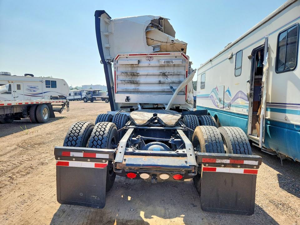 2020 Kenworth Construction VIN 1XKYD49X8LJ359551 COPART salvage auction — ROLLOVER, CO - PUBLIC - SALVAGE TITLE, sold $7,400 on 2026-08-20 (photo 6)