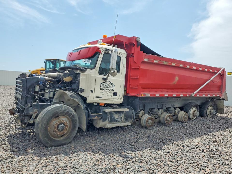 2004 Mack Cv713 VIN 1M2AG12C14M011628 — COPART salvage auction photo