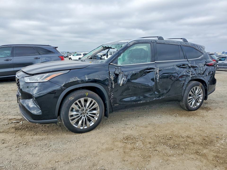2026 Toyota Highlander VIN 5TDEBRCH5TS717761 — COPART salvage auction photo