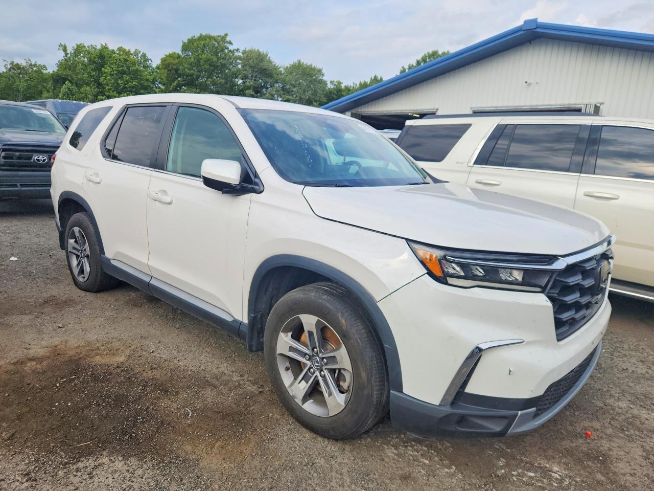 2023 Honda Pilot VIN 5FNYG2H50PB010954 COPART salvage auction — Minor Dent/Scratches, Ct - Clean Title, sold $16,600 on 2026-10-15 (photo 4)