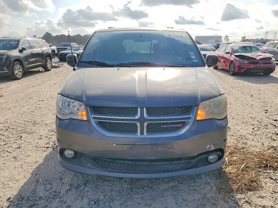 2017 Dodge Caravan VIN 2C4RDGCG7HR662267 COPART salvage auction — NORMAL WEAR, Mt - Certificate Of Title, sold $1,400 on 2026-09-06 (photo 5)