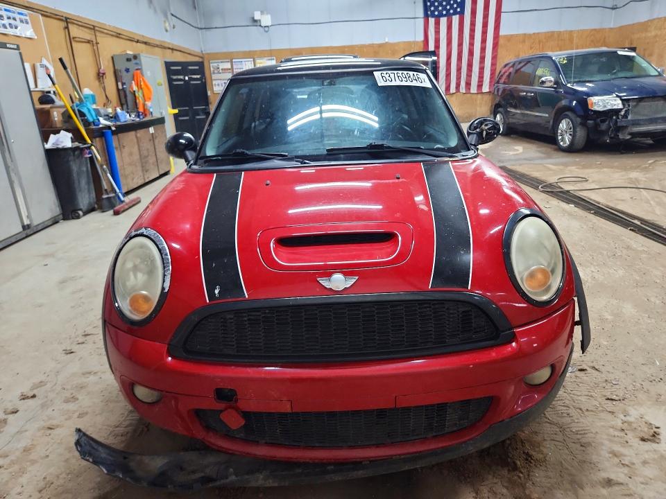 2009 Mini Cooper VIN WMWMF73539TV39740 COPART salvage auction — SIDE, Mi - Dealer Only Clean Title, sold $90 on 2026-08-12 (photo 5)