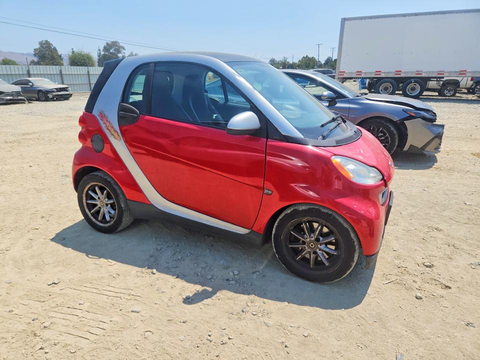 2009 Smart Fortwo VIN WMEEJ31X09K295118 COPART salvage auction — MINOR DENT/SCRATCHES, CA - DIS/DLR/EXP APP FOR DUP CLEAN, sold $525 on 2026-08-18 (photo 4)