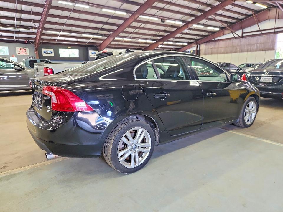 2013 Volvo S60 VIN YV1612FH3D2171054 COPART salvage auction — MINOR DENT/SCRATCHES, NJ - CERTIFICATE OF TITLE (P), sold $1,050 on 2026-08-13 (photo 3)