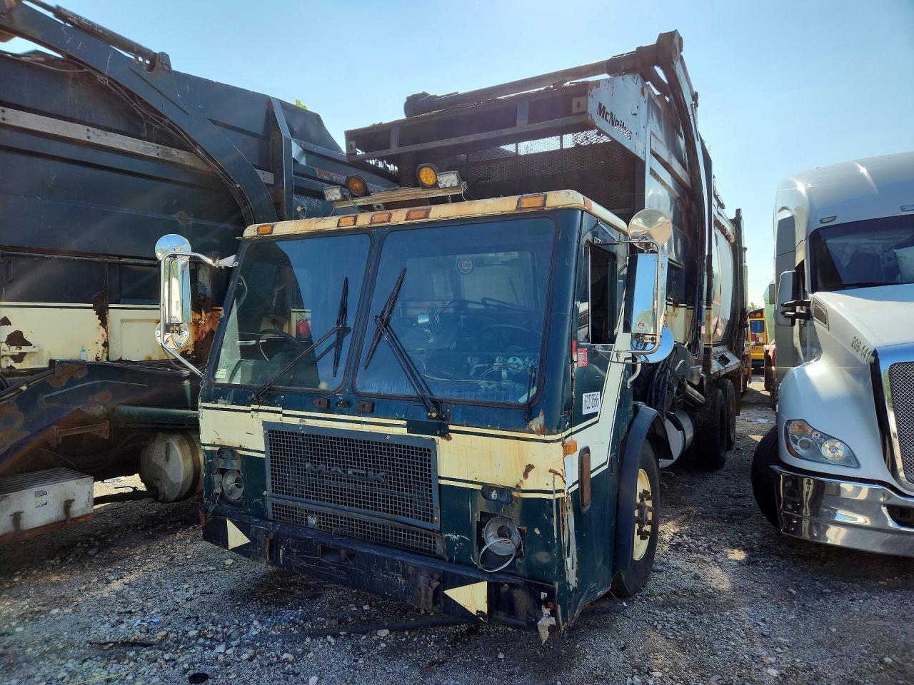 2007 Mack Le613 VIN 1M2AC08CX7M014450 COPART salvage auction — Stripped, FL - CERTIFICATE OF DESTRUCTION, sold $450 on 2026-09-15 (photo 1)