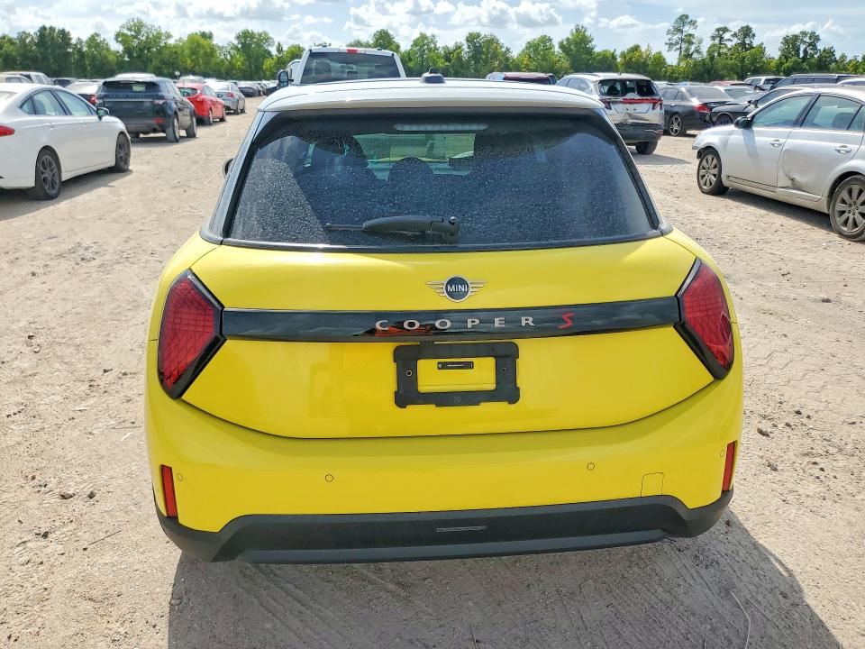 2025 Mini Cooper VIN WMW53GD0XS2X54477 COPART salvage auction — FRONT END, TX - SALVAGE VEHICLE TITLE, sold $9,900 on 2026-08-28 (photo 6)