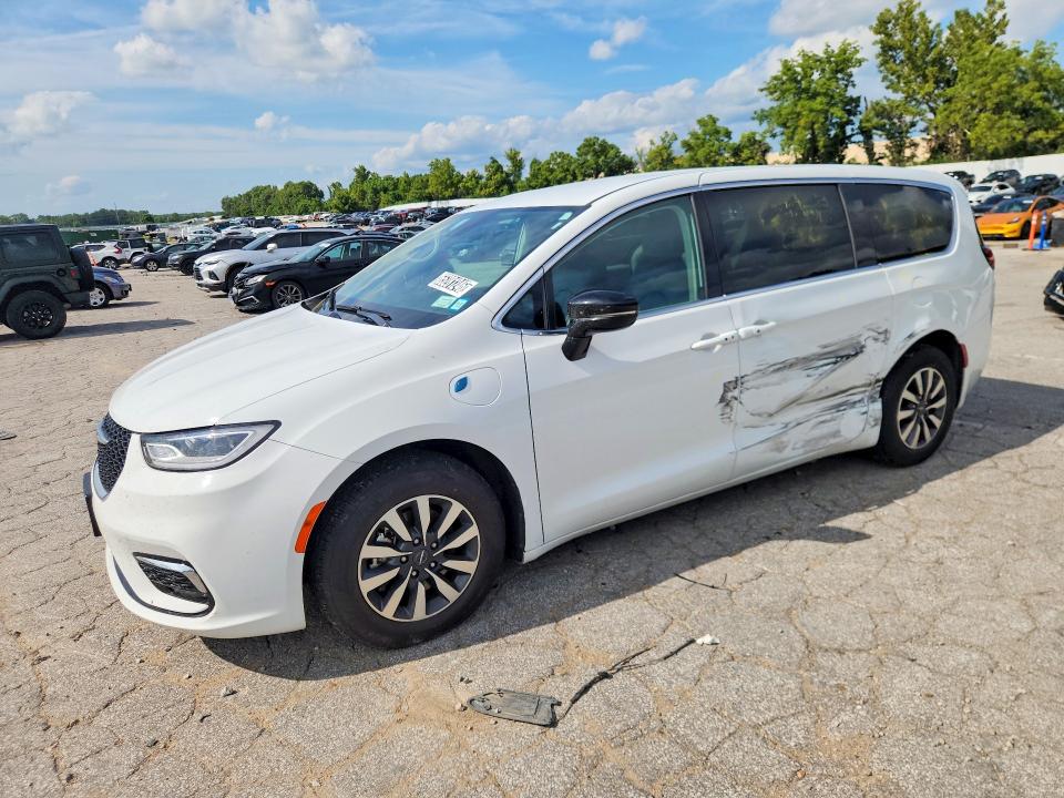 2024 Chrysler Pacifica VIN 2C4RC1S74RR153403 COPART salvage auction — SIDE, IA - CERTIFICATE OF TITLE, sold $13,800 on 2026-08-19 (photo 1)