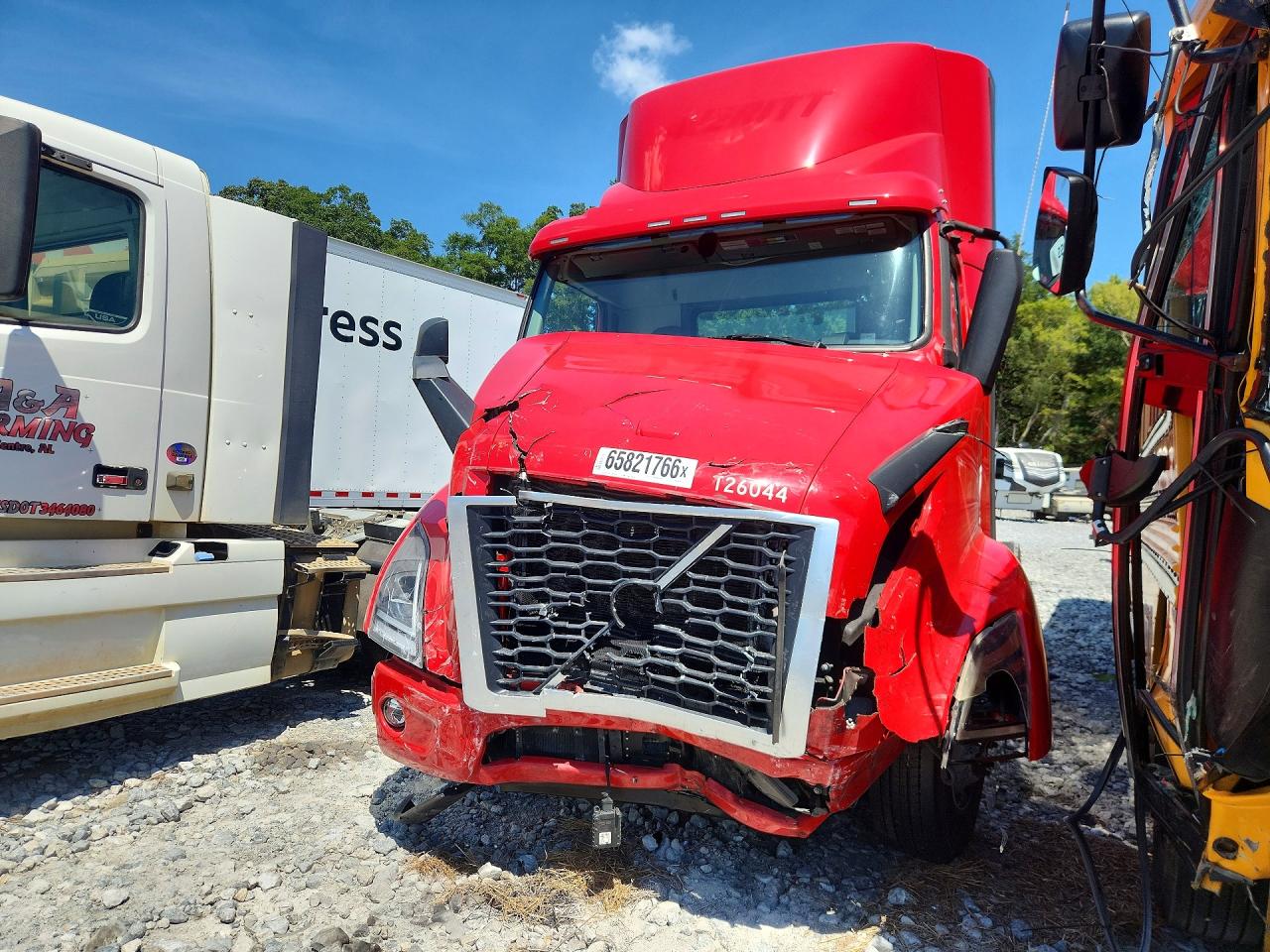 2024 Volvo VNR VIN 4V4WC9EG8RN638626 — COPART salvage auction photo