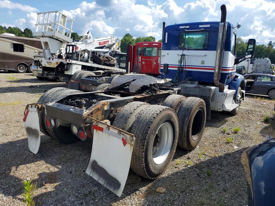 2017 Peterbilt 567 VIN 1XPCDP9X4HD368405 COPART salvage auction — MINOR DENT/SCRATCHES, OH - CERTIFICATE OF TITLE, sold $10,300 on 2026-09-18 (photo 3)
