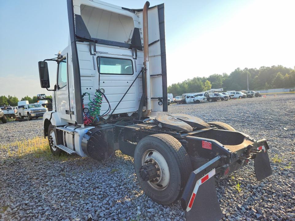 2017 Volvo VIN 4V4N39TGXHN977448 COPART salvage auction — NORMAL WEAR, In - Certificate Of Title, sold $5,000 on 2026-08-18 (photo 2)