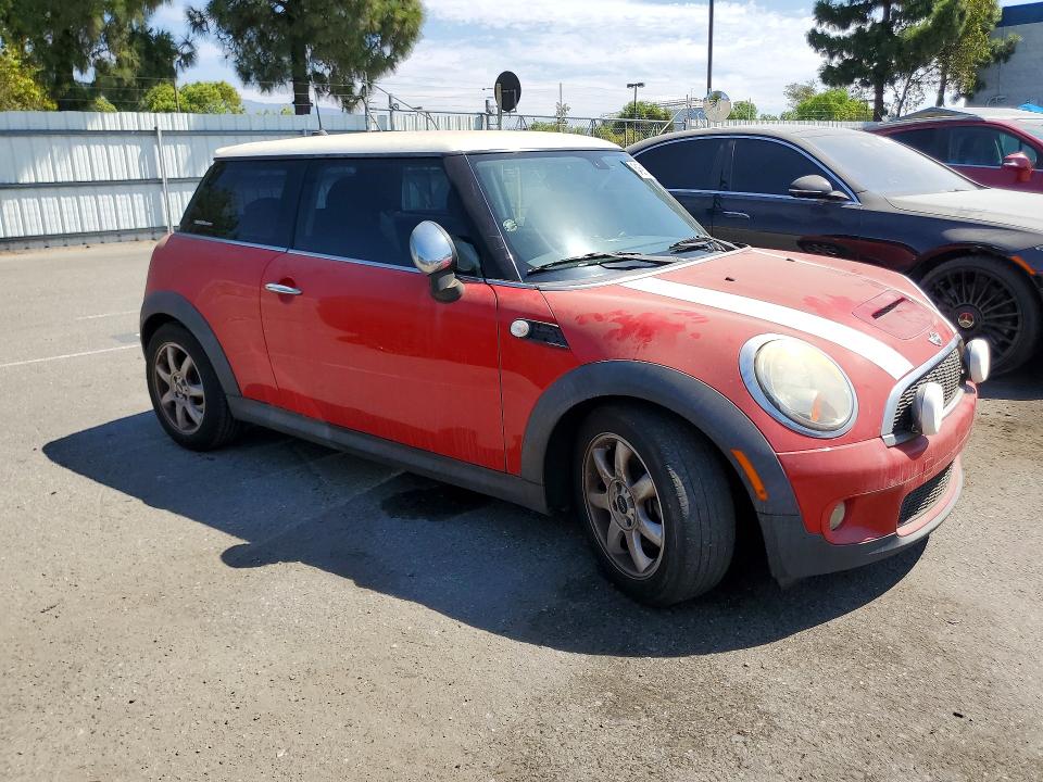 2009 Mini Cooper VIN WMWMF73569TT97366 COPART salvage auction — MINOR DENT/SCRATCHES, Ca - Dis/Dlr/Exp Only Clean Title, sold $300 on 2026-08-18 (photo 4)