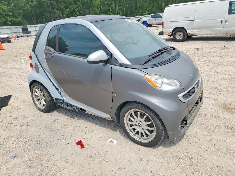 2013 Smart Fortwo VIN WMEEJ3BA2DK688749 COPART salvage auction — MINOR DENT/SCRATCHES, Ga - Dealer Only Salvage Title, sold $250 on 2026-08-21 (photo 4)