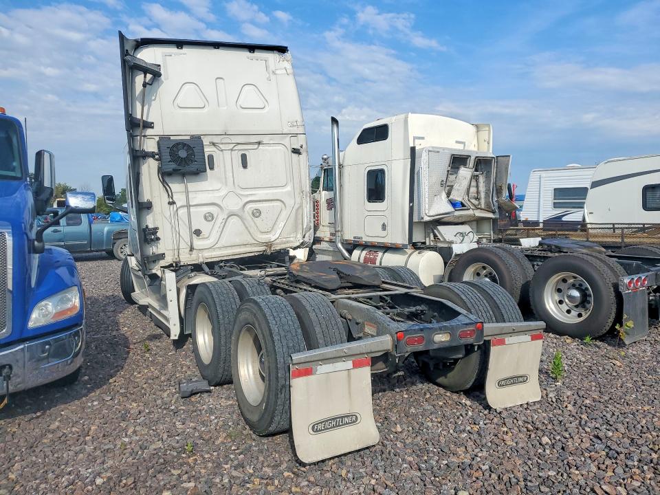 2021 Freightliner Cascadia 126 VIN 3AKJHHDR6MSML9449 COPART salvage auction — SIDE, NE - CERT OF TITLE-SALVAGE, sold $8,100 on 2026-10-08 (photo 2)