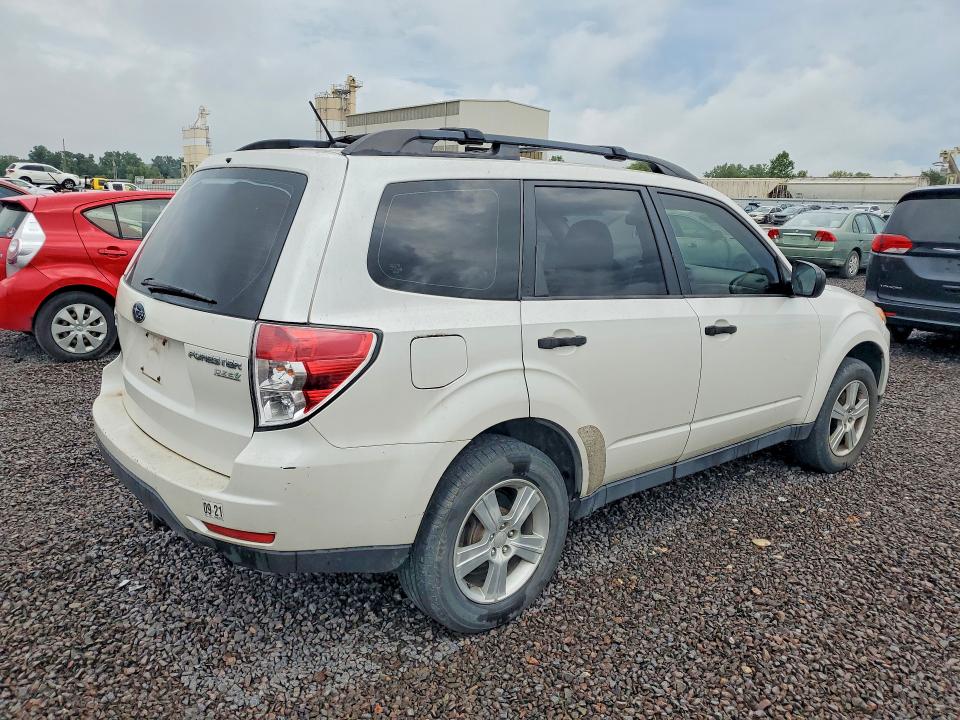 2013 Subaru Forester VIN JF2SHABCXDH406729 COPART salvage auction — NORMAL WEAR, Ks - Dealer Only Clean Title, sold $150 on 2026-08-25 (photo 3)