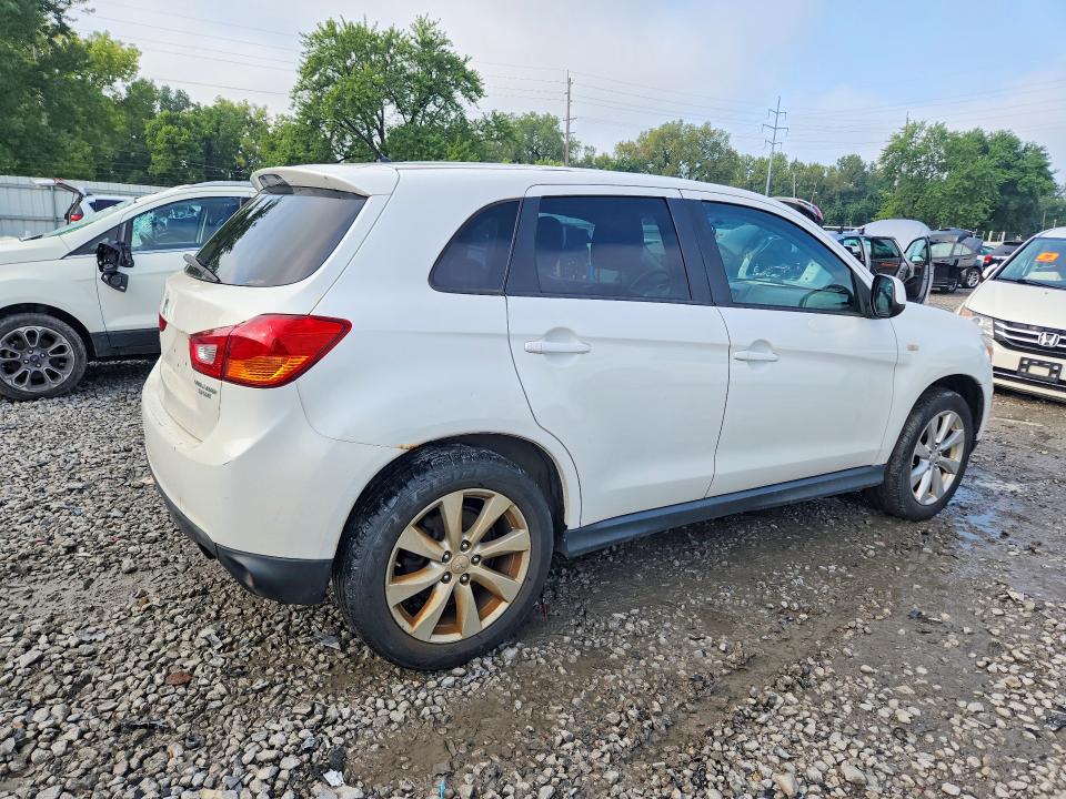 2015 Mitsubishi Outlander VIN 4A4AR3AU2FE020431 COPART salvage auction — MINOR DENT/SCRATCHES, Mt - Certificate Of Title, sold $425 on 2026-09-01 (photo 3)