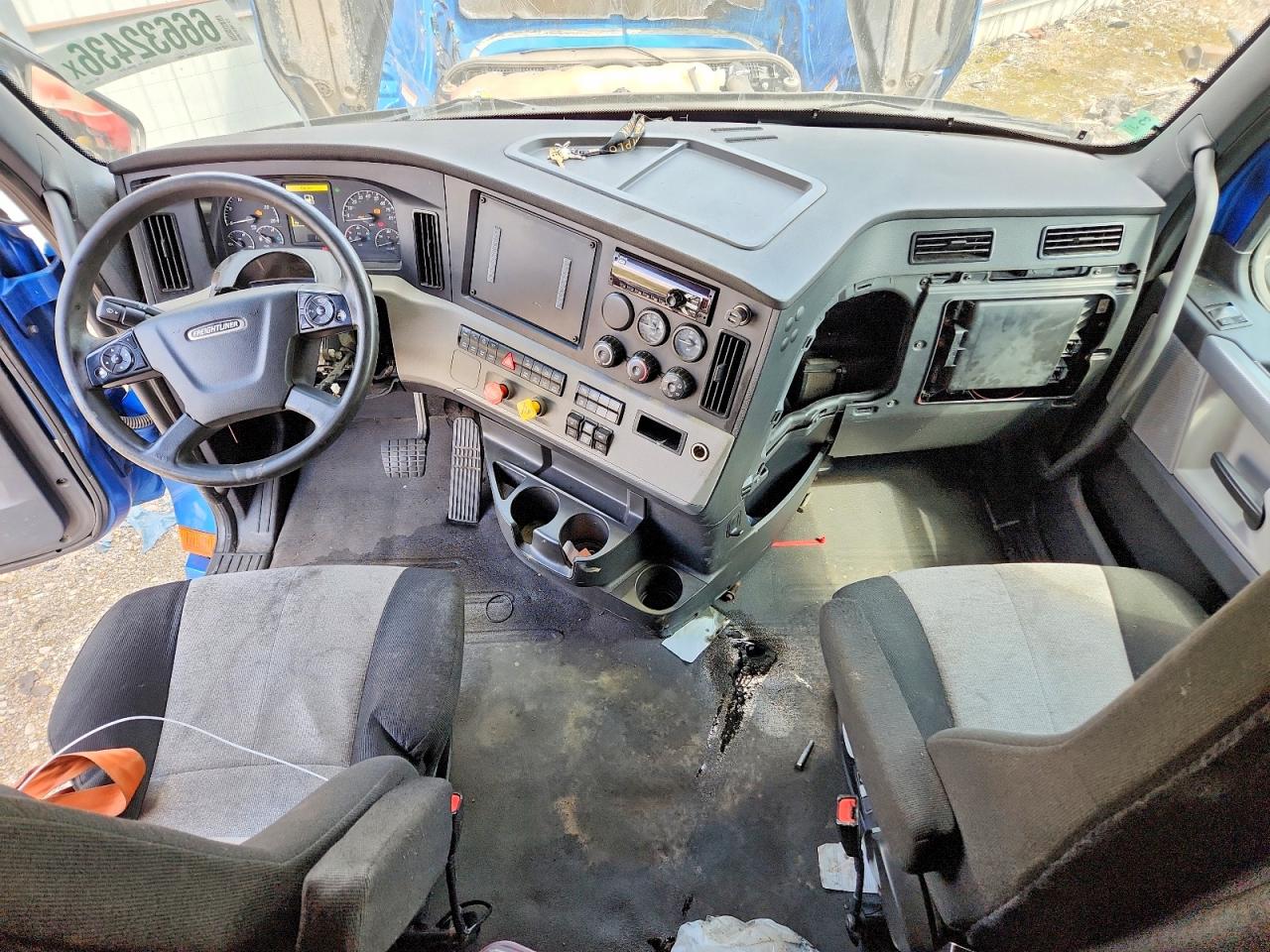 2020 VIN 3AKJHHDR0LSKC5695 COPART salvage auction — Normal Wear, Sc - Salvage Title, sold $11,900 on 2026-09-24 (photo 8)
