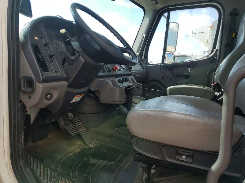 2019 Freightliner M2 106 VIN 1FVACXFC9KHKT8864 COPART salvage auction — MINOR DENT/SCRATCHES, TX - CERTIFICATE OF TITLE (P), sold $14,800 on 2026-09-01 (photo 7)