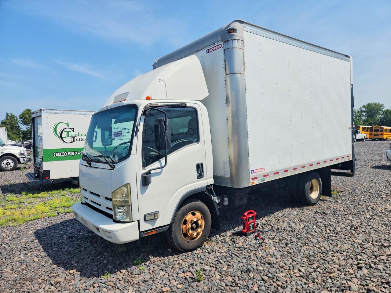 2009 Isuzu NPR VIN JALB4W16197400896 — COPART salvage auction photo